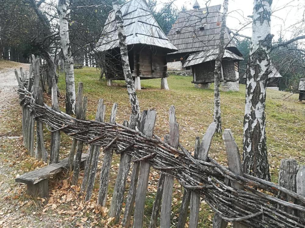Rozanstvo Seoski Turizam Melovic المظهر الخارجي الصورة