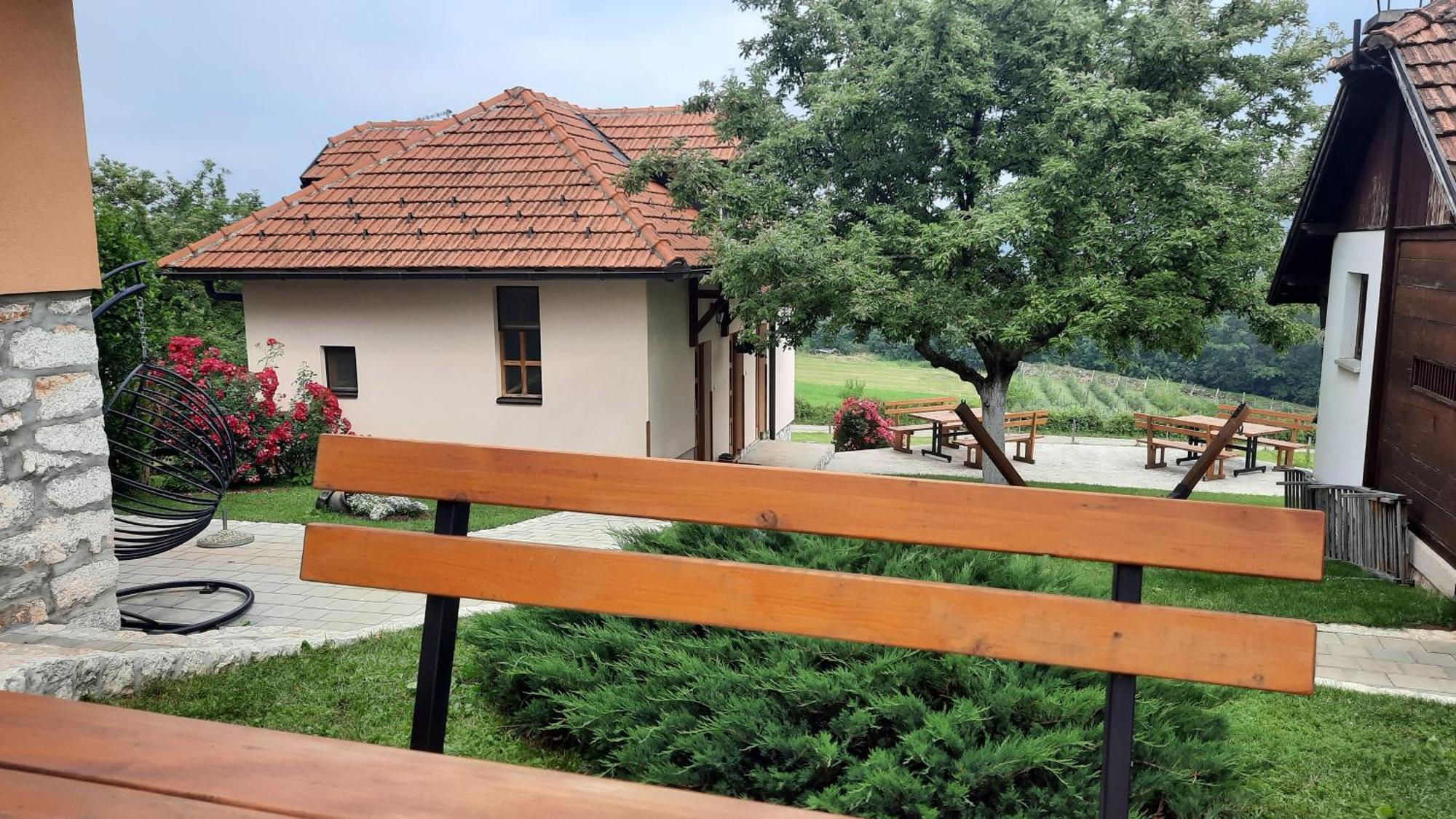 Rozanstvo Seoski Turizam Melovic المظهر الخارجي الصورة